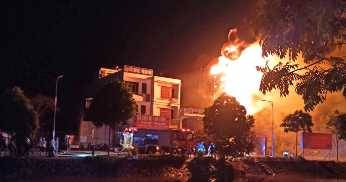 Cháy cửa hàng điện máy ở Nam Định, 4 người thoát nạn